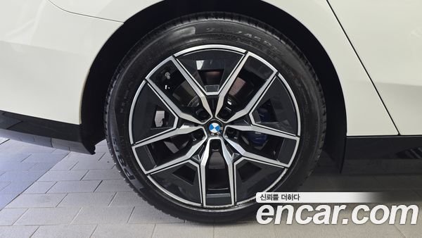 BMW 5 Series 2025, фото 5