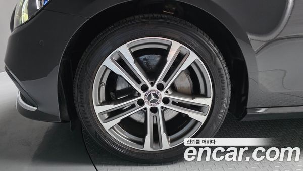 Mercedes-Benz E-Class 2021, фото 5