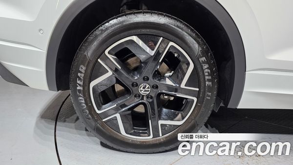 Volkswagen Touareg 2025, фото 5