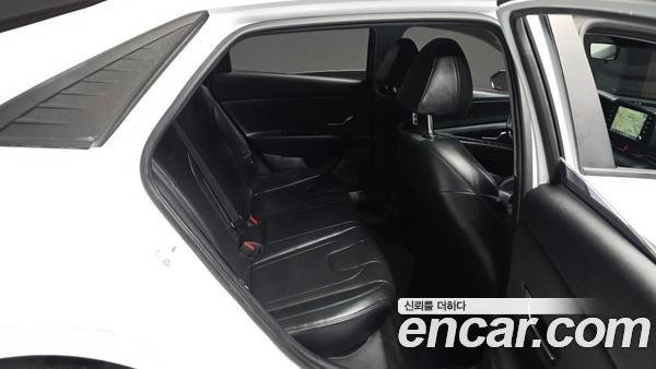 Hyundai Elantra 2021, фото 12