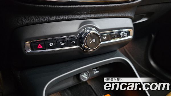 Volvo XC40 2022, фото 31