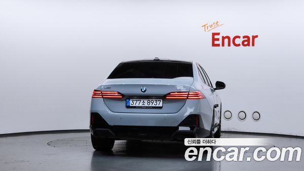 BMW 5 Series 2025, фото 4
