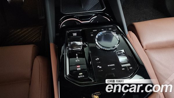 BMW 5 Series 2025, фото 12