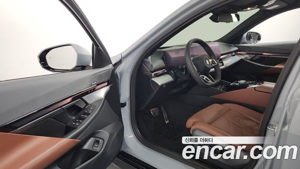 BMW 5 Series 2025, фото 13