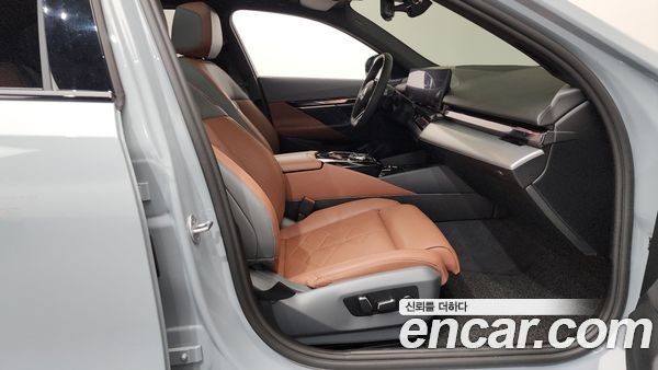 BMW 5 Series 2025, фото 16