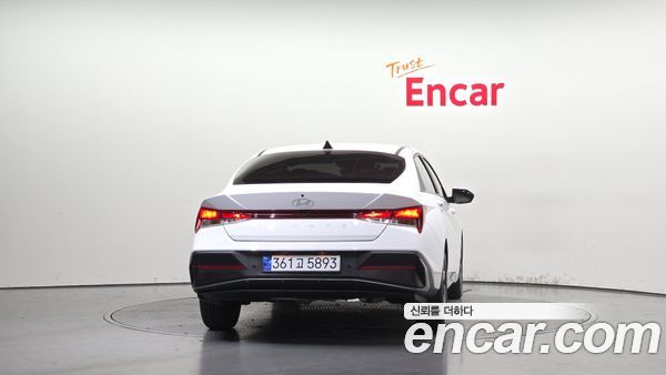 Hyundai Elantra 2024, фото 4