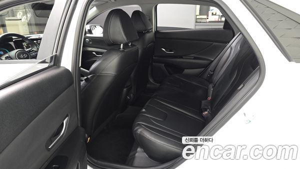 Hyundai Elantra 2024, фото 17