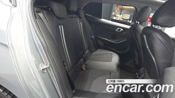 BMW 1 Series 2023, фото 14