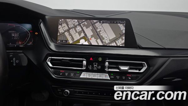 BMW 1 Series 2023, фото 17