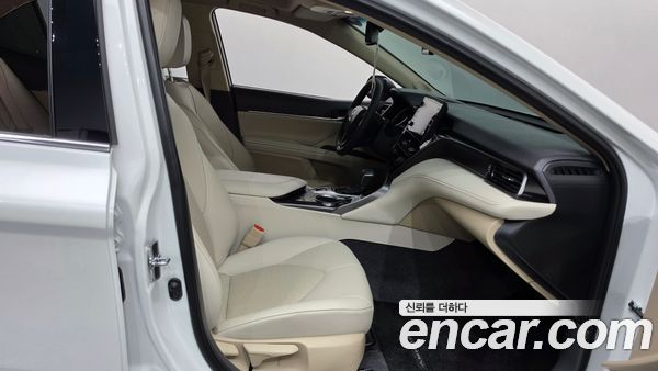 Toyota Camry 2024, фото 16