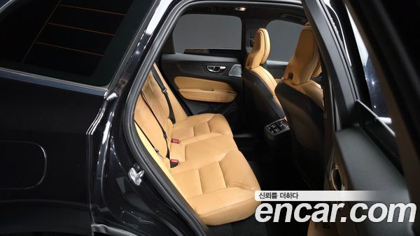 Volvo XC60 2021, фото 12