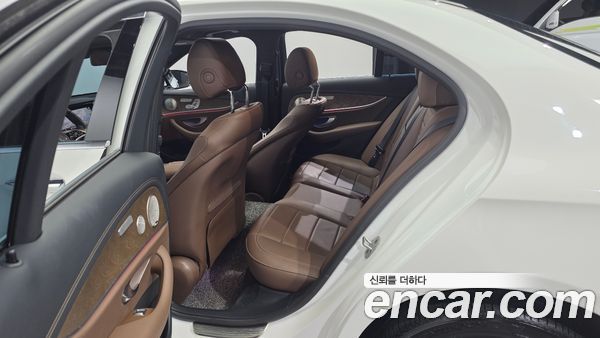 Mercedes-Benz E-Class 2021, фото 17