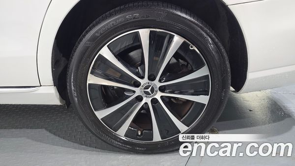 Mercedes-Benz E-Class 2021, фото 7