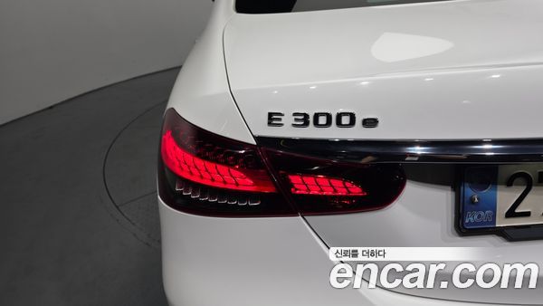Mercedes-Benz E-Class 2021, фото 9