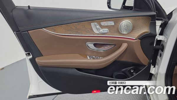 Mercedes-Benz E-Class 2021, фото 14