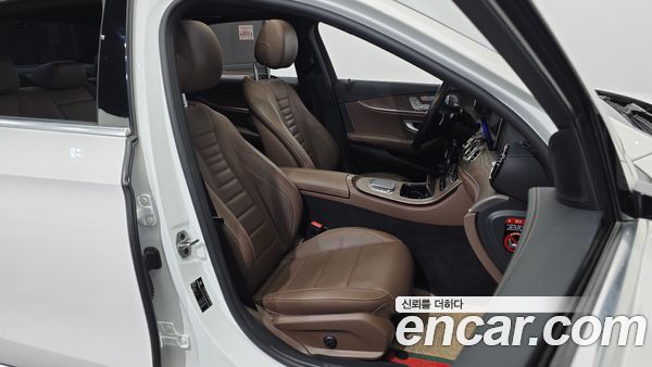 Mercedes-Benz E-Class 2021, фото 16