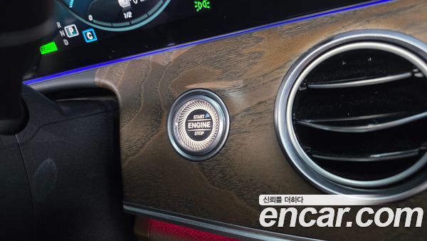Mercedes-Benz E-Class 2021, фото 27