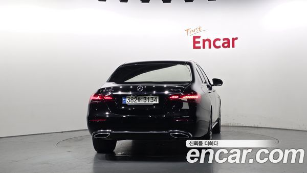 Mercedes-Benz E-Class 2021, фото 4