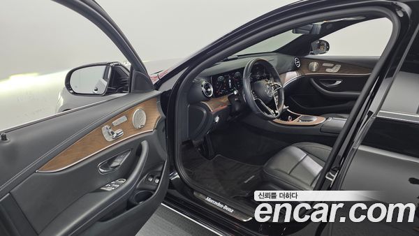 Mercedes-Benz E-Class 2021, фото 13
