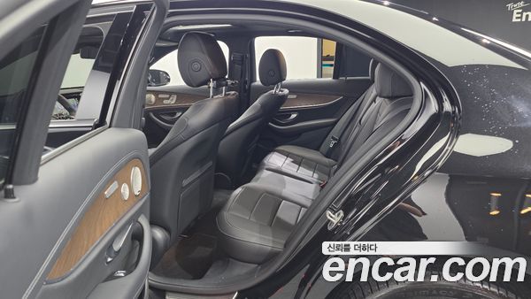 Mercedes-Benz E-Class 2021, фото 17
