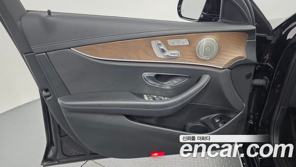 Mercedes-Benz E-Class 2021, фото 14