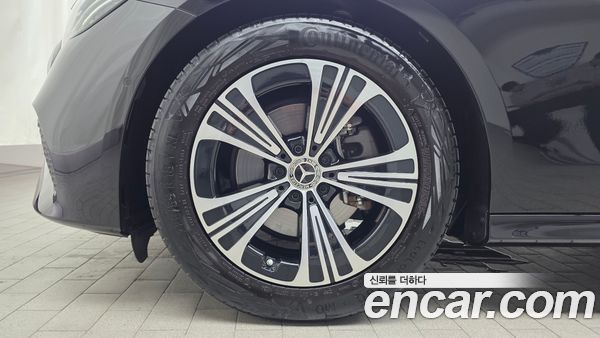 Mercedes-Benz E-Class 2024, фото 4