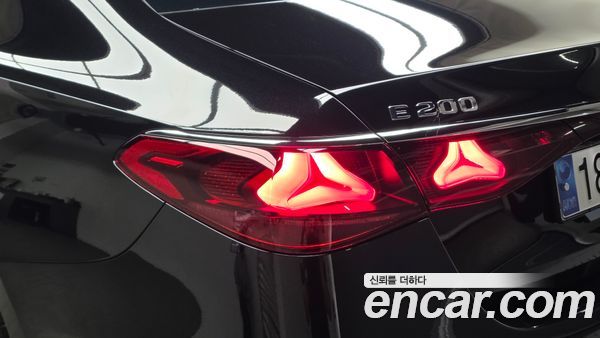 Mercedes-Benz E-Class 2024, фото 8