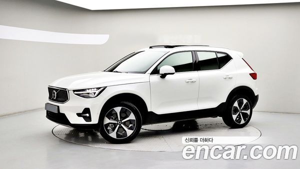Volvo XC40 2025, фото 3