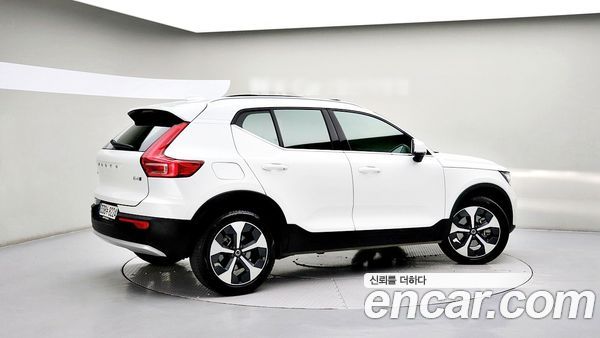 Volvo XC40 2025, фото 4