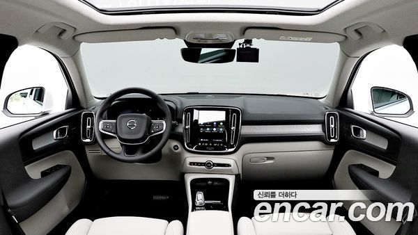 Volvo XC40 2025, фото 7