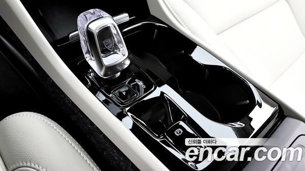 Volvo XC40 2025, фото 11