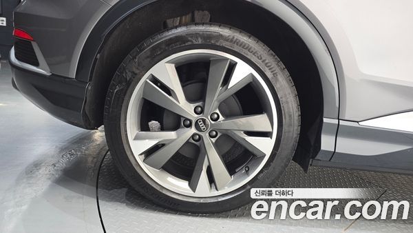 Audi Q4 e-tron 2022, фото 4