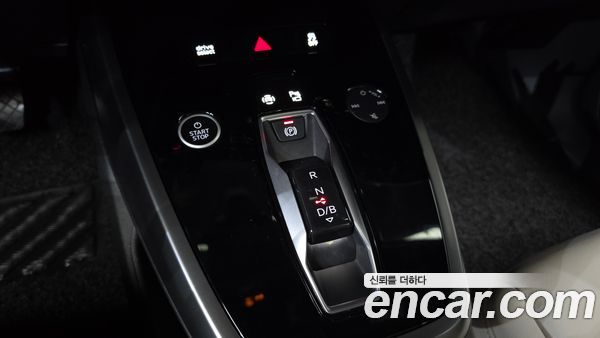Audi Q4 e-tron 2022, фото 11