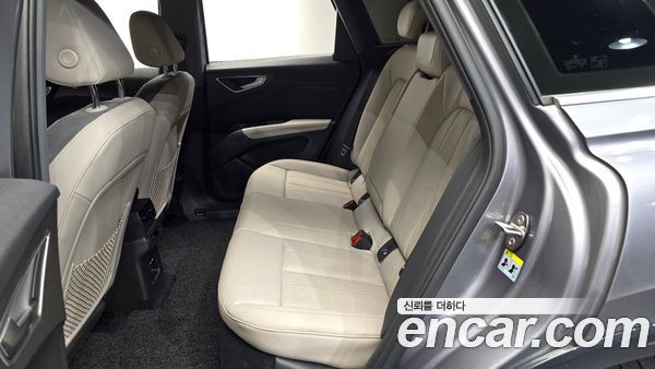 Audi Q4 e-tron 2022, фото 16