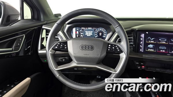 Audi Q4 e-tron 2022, фото 18