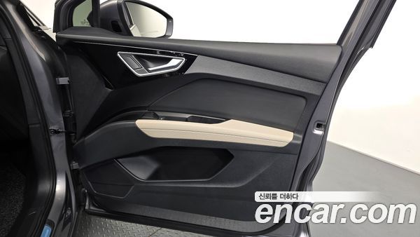 Audi Q4 e-tron 2022, фото 13