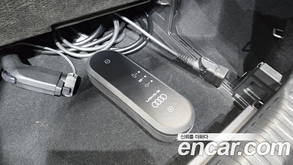 Audi Q4 e-tron 2022, фото 33