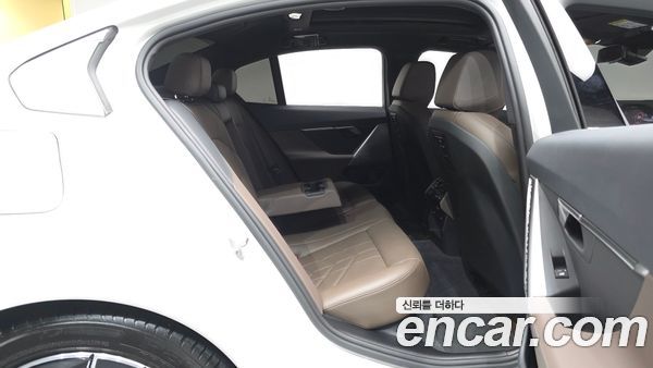 BMW 5 Series 2024, фото 16