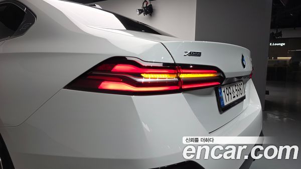 BMW 5 Series 2024, фото 8