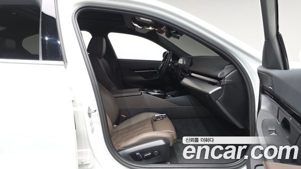 BMW 5 Series 2024, фото 15