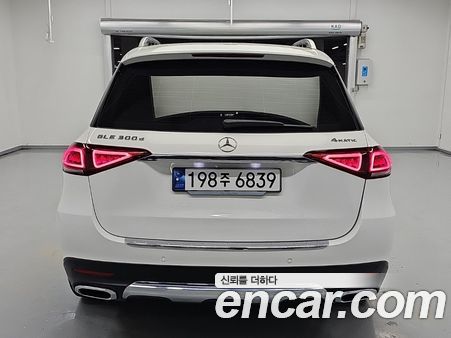 Mercedes-Benz GLE 2023, фото 3