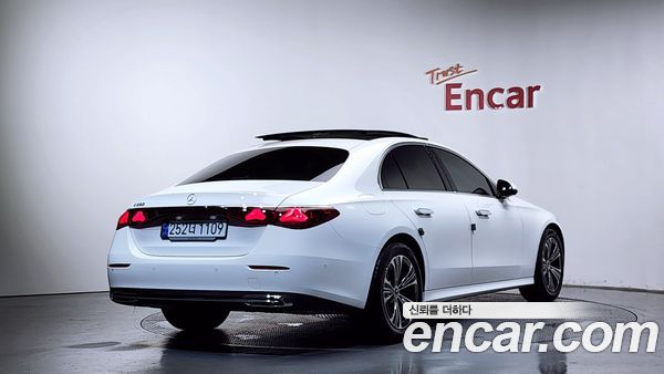 Mercedes-Benz E-Class 2025, фото 2