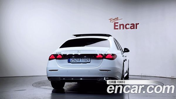 Mercedes-Benz E-Class 2025, фото 4