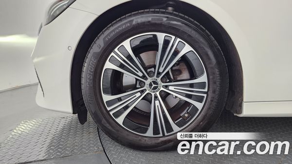 Mercedes-Benz E-Class 2025, фото 5