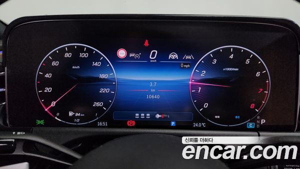 Mercedes-Benz E-Class 2025, фото 11