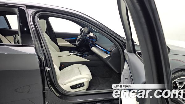 BMW 5 Series 2025, фото 26