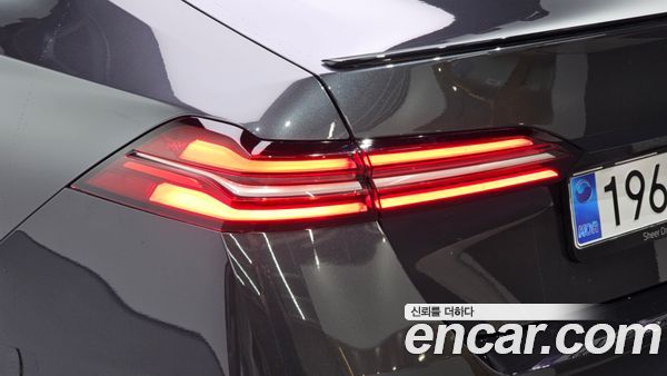 BMW 5 Series 2025, фото 9