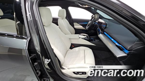 BMW 5 Series 2025, фото 16