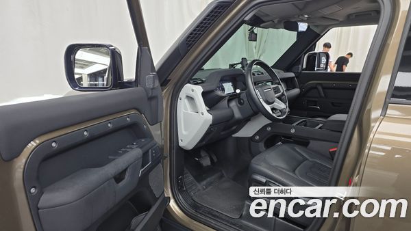 Land Rover Defender 2020, фото 13
