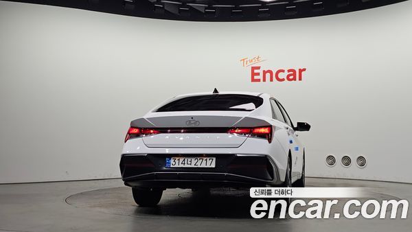 Hyundai Elantra 2024, фото 4